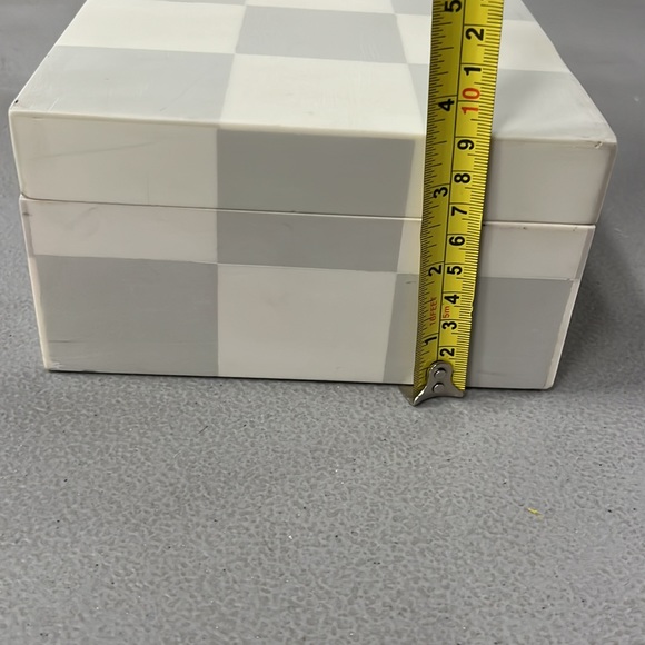 Large Checkered Storage Studio Box - Picture 7 of 8